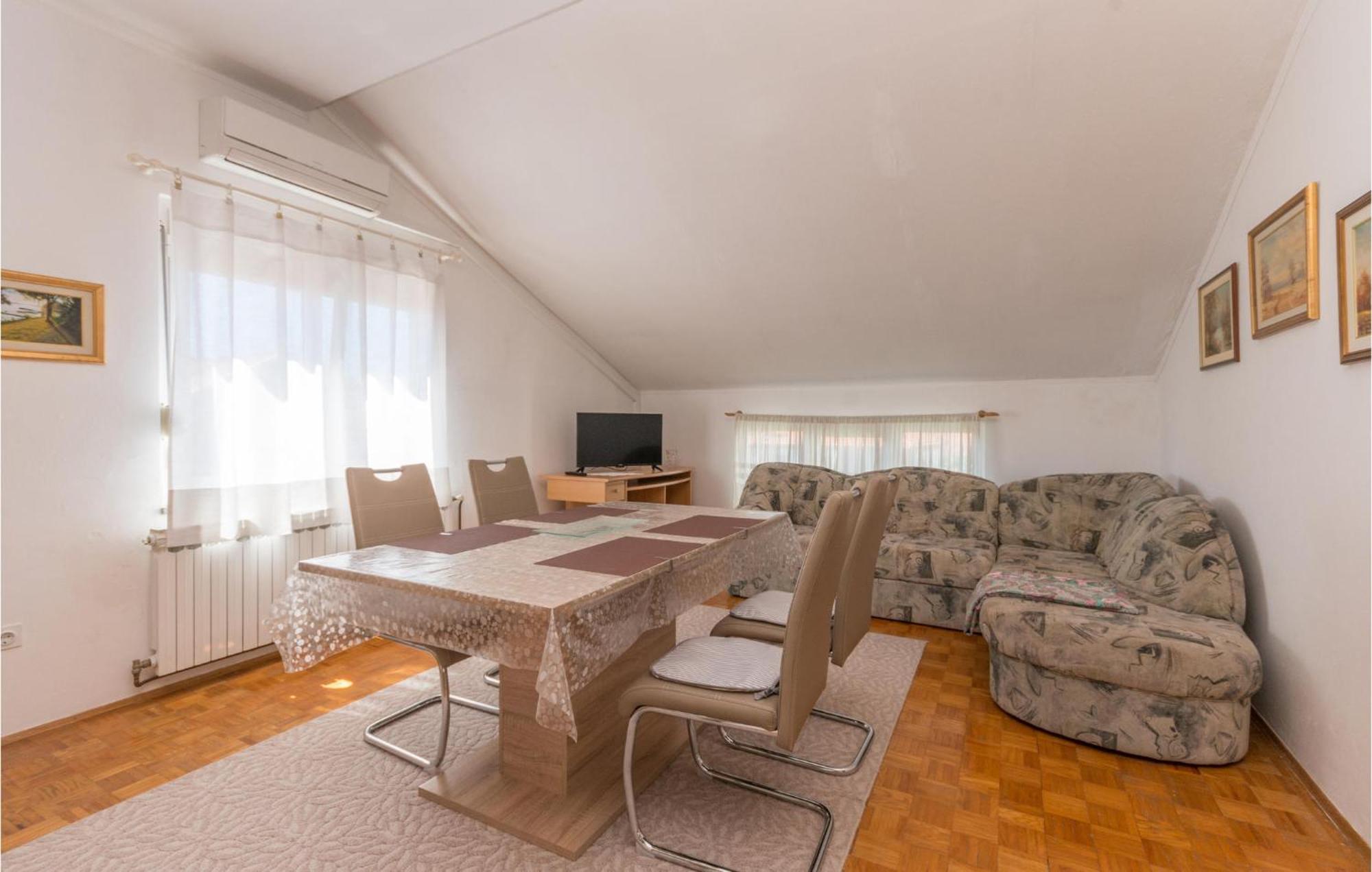 2 Bedroom Gorgeous In Apartment