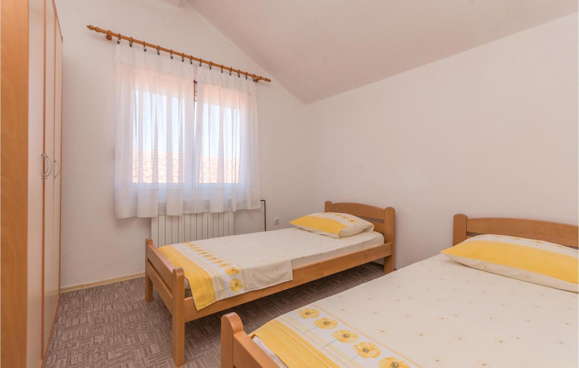 2 Bedroom Gorgeous In *